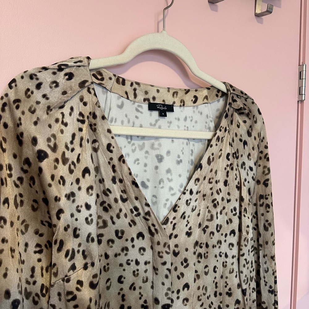 Rails Taupe and Black Leopard Print V-Neck Top Small